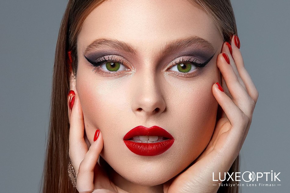 Renkli Lens ve Makyaj Kullanımı: Nelere Dikkat Edilmeli? Renkli Lens ve Makyaj Kullanımı: Nelere Dikkat Edilmeli?